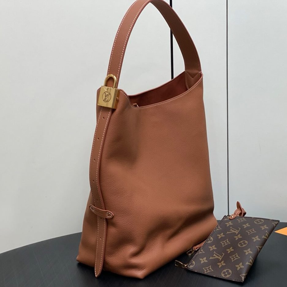 LV Low Key Hobo MM - Image 3