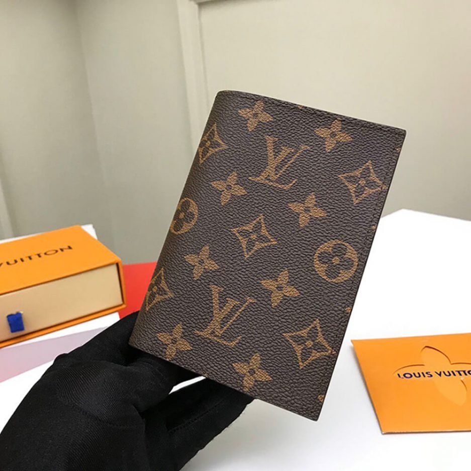LV PASSPORT COVER - Image 3