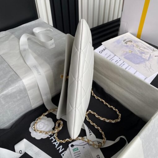 CHANEL Clutch - Image 4