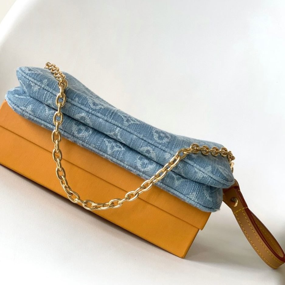 LV Liv Pochette - Image 5