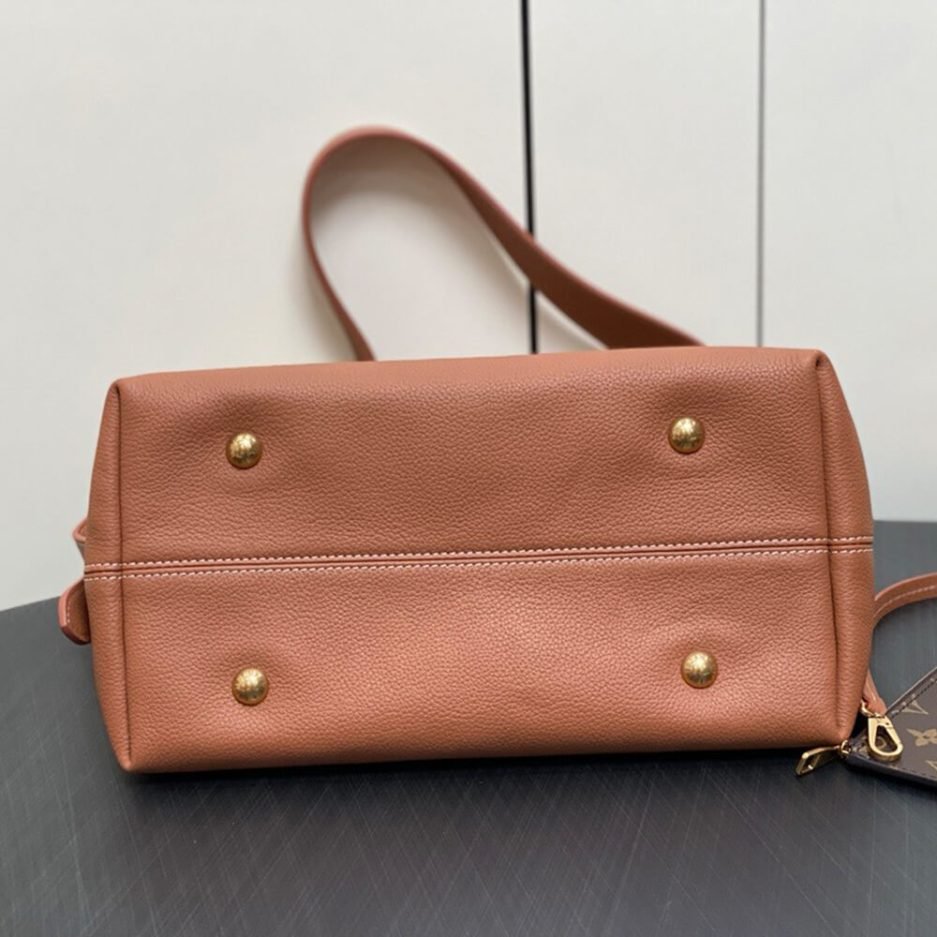 LV Low Key Hobo MM - Image 5