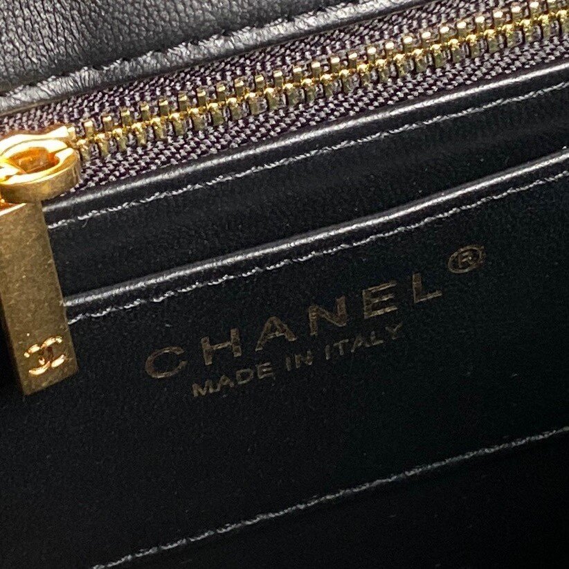 Chanel Small Shopping Bag - Image 7