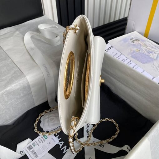 CHANEL Clutch - Image 8